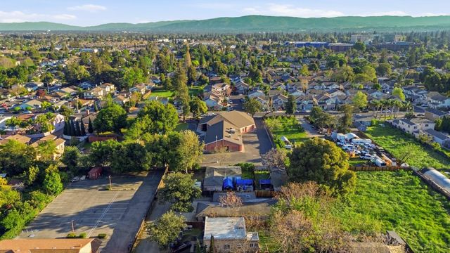 828 Weeks Street, East Palo Alto, CA 94303