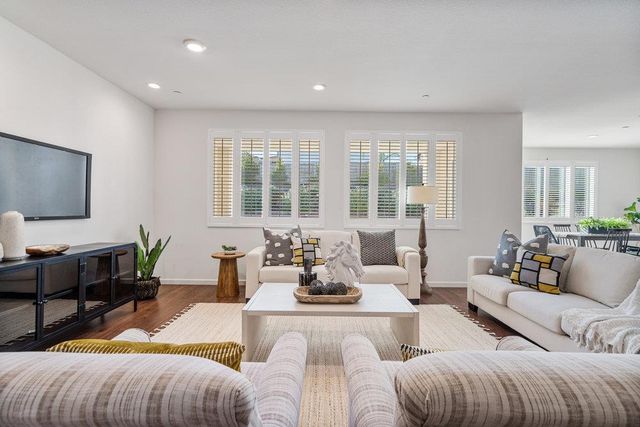 20 Hospital Road, Hollister, CA 95023