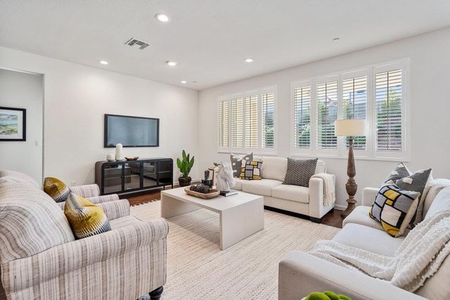 20 Hospital Road, Hollister, CA 95023