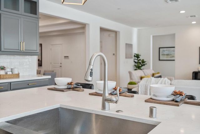 20 Hospital Road, Hollister, CA 95023