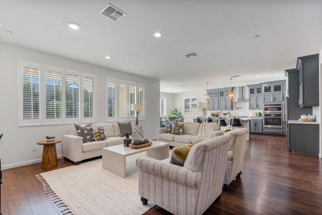 20 Hospital Road, Hollister, CA 95023