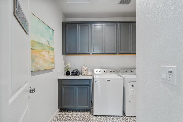 20 Hospital Road, Hollister, CA 95023