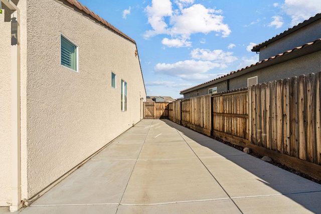 20 Hospital Road, Hollister, CA 95023