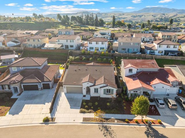 20 Hospital Road, Hollister, CA 95023