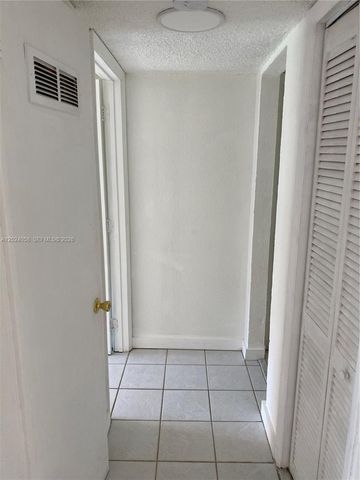 1300 W 47th Pl 118, Hialeah, FL 33012