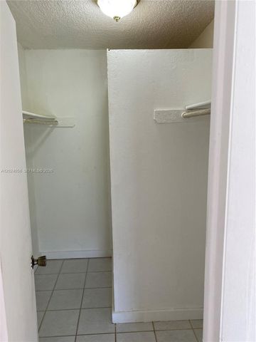 1300 W 47th Pl 118, Hialeah, FL 33012