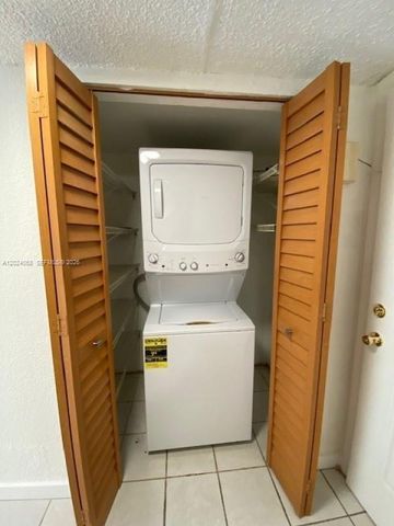 1300 W 47th Pl 118, Hialeah, FL 33012