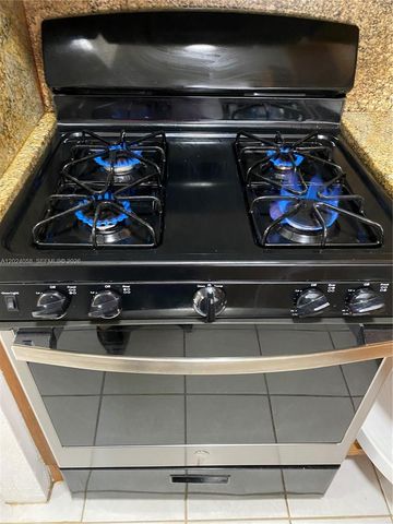 1300 W 47th Pl 118, Hialeah, FL 33012