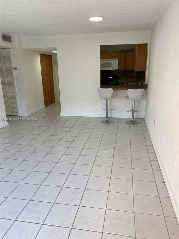 1300 W 47th Pl 118, Hialeah, FL 33012