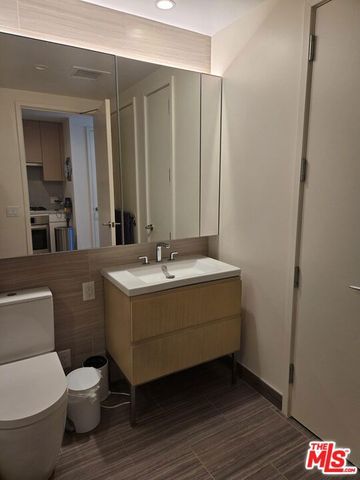 877 Francisco Street 825, Los Angeles, CA 90017