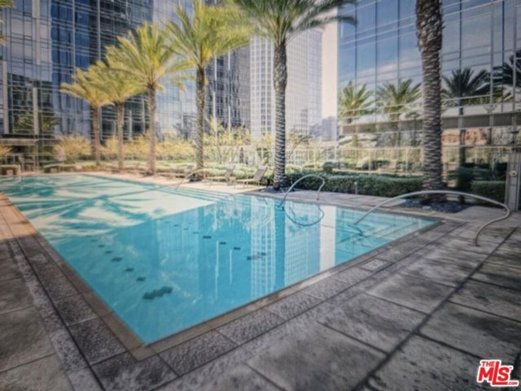 877 Francisco Street 825, Los Angeles, CA 90017