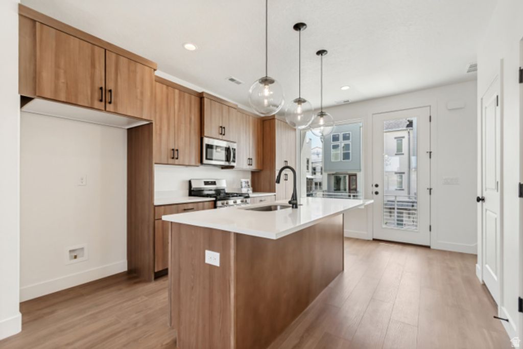 Image 4 of property listing at 10993 S FREESTONE DR #108, South Jordan, UT 84009