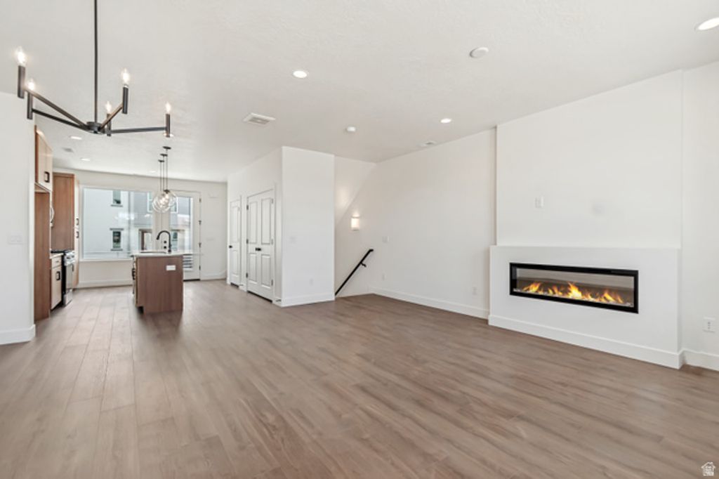 Image 8 of property listing at 10993 S FREESTONE DR #108, South Jordan, UT 84009