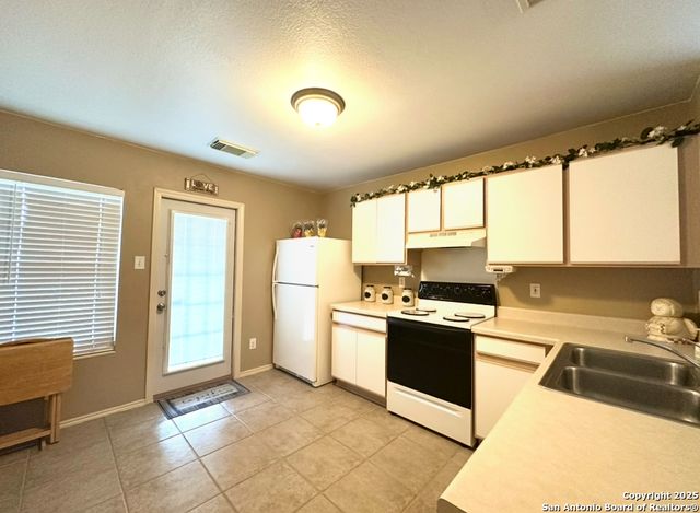 10139 Sundrop Pass, San Antonio, TX 78245