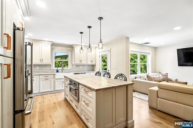 54 Davenport Avenue, Roseland, NJ 07068