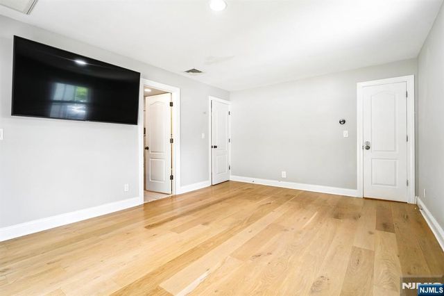 54 Davenport Avenue, Roseland, NJ 07068