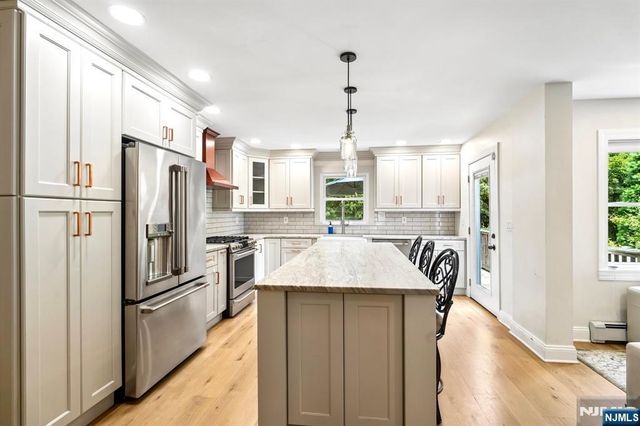 54 Davenport Avenue, Roseland, NJ 07068