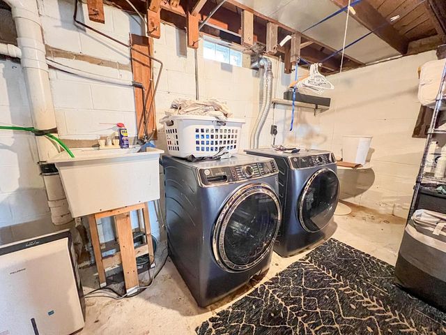 560 Court ROAD, Onalaska, WI 54650