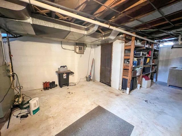 560 Court ROAD, Onalaska, WI 54650