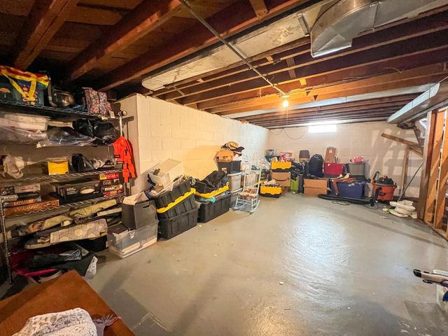 560 Court ROAD, Onalaska, WI 54650