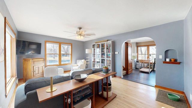 560 Court ROAD, Onalaska, WI 54650