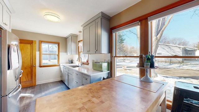 560 Court ROAD, Onalaska, WI 54650