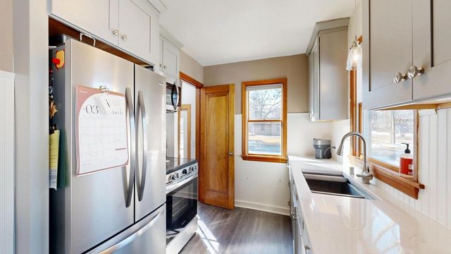 560 Court ROAD, Onalaska, WI 54650