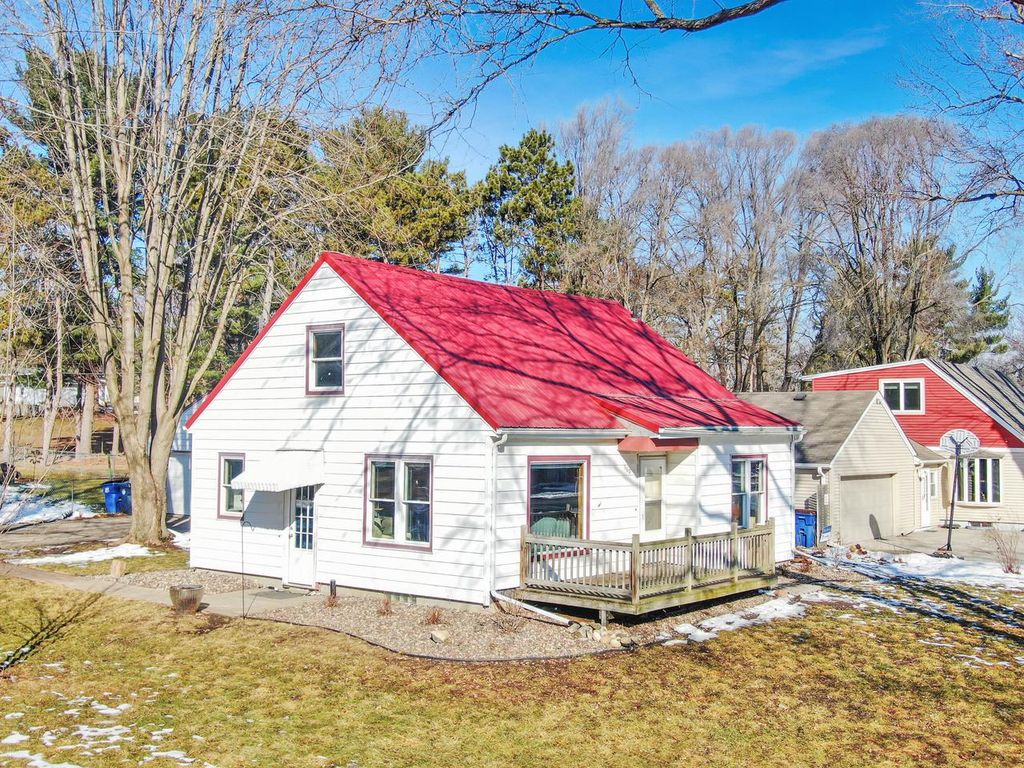 560 Court ROAD, Onalaska, WI 54650