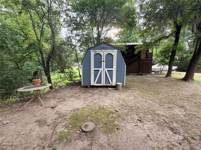 16 Hickory Hollow, Huntsville, TX 77320