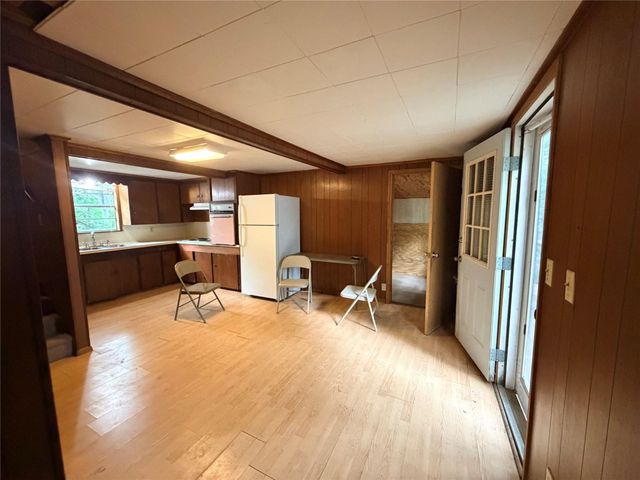 16 Hickory Hollow, Huntsville, TX 77320