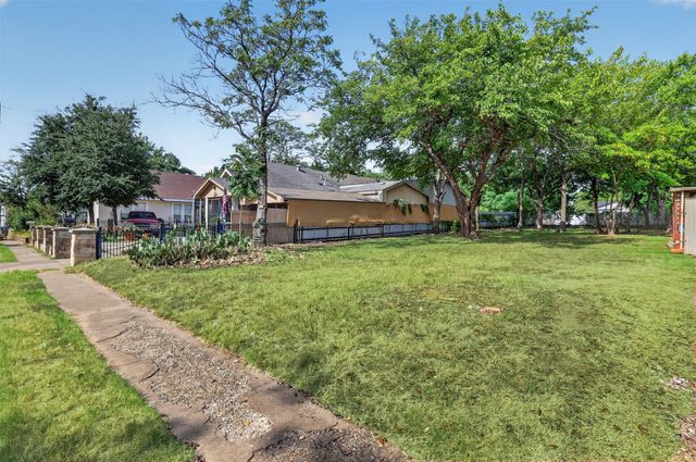 6 N Ravinia Drive, Dallas, TX 75211