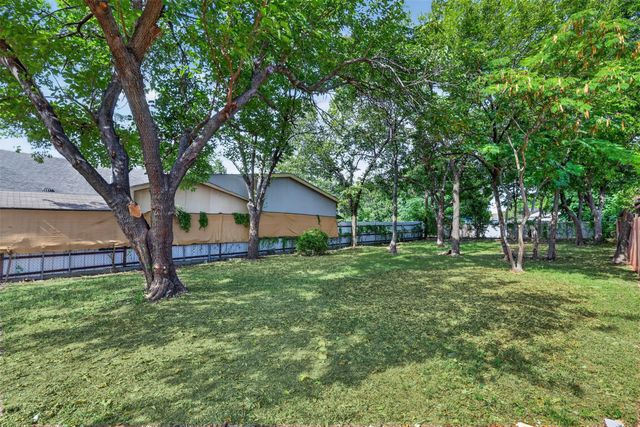 6 N Ravinia Drive, Dallas, TX 75211