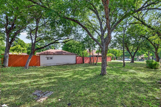 6 N Ravinia Drive, Dallas, TX 75211