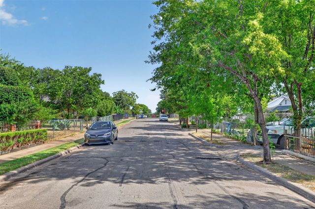 6 N Ravinia Drive, Dallas, TX 75211
