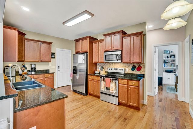 29 Hidden Springs Lane, Taylors, SC 29687