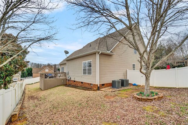 29 Hidden Springs Lane, Taylors, SC 29687