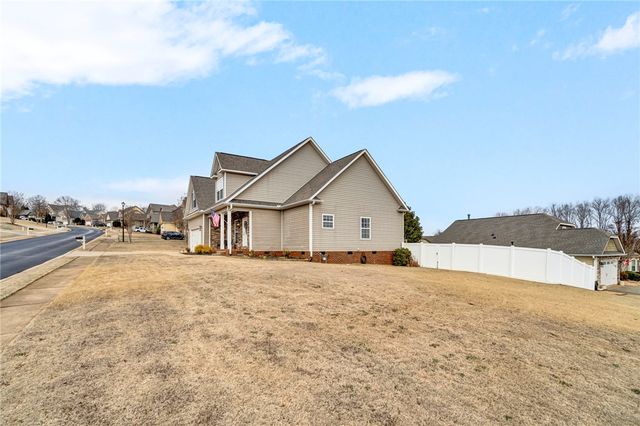 29 Hidden Springs Lane, Taylors, SC 29687