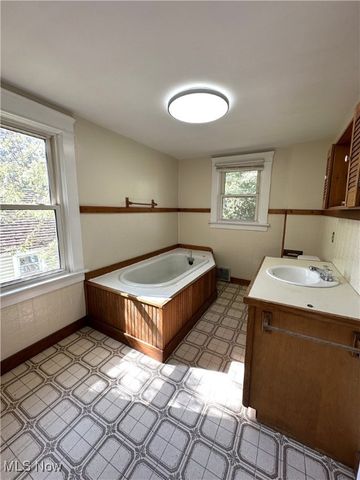 2134 7th Street SW, Akron, OH 44314