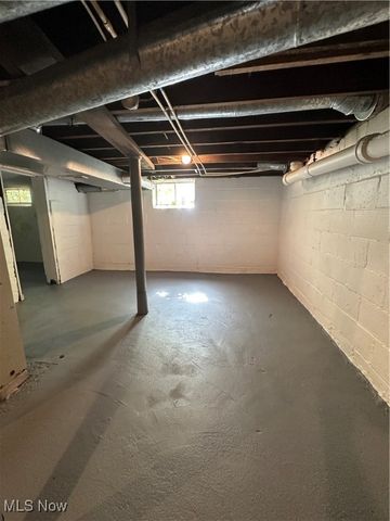 2134 7th Street SW, Akron, OH 44314