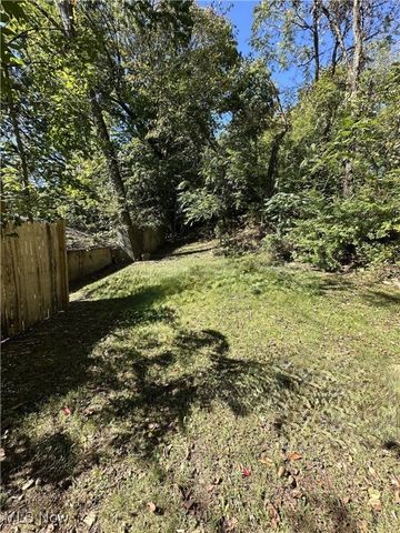 2134 7th Street SW, Akron, OH 44314