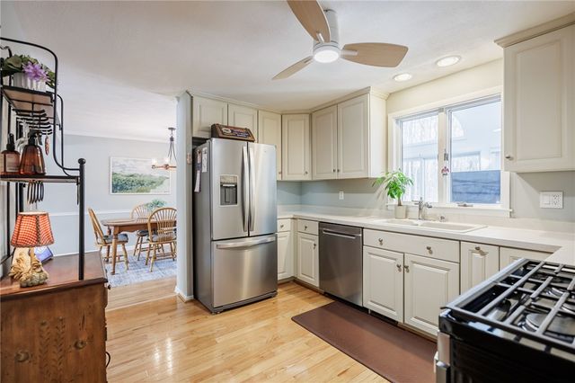 212 Creekwood Drive, Greece, NY 14626