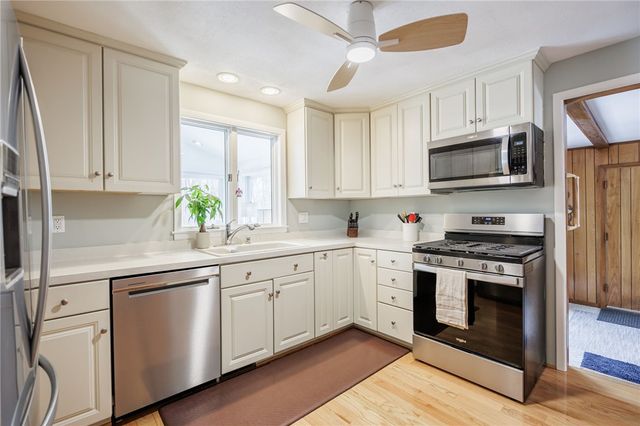 212 Creekwood Drive, Greece, NY 14626