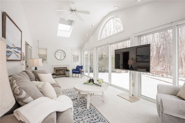 212 Creekwood Drive, Greece, NY 14626