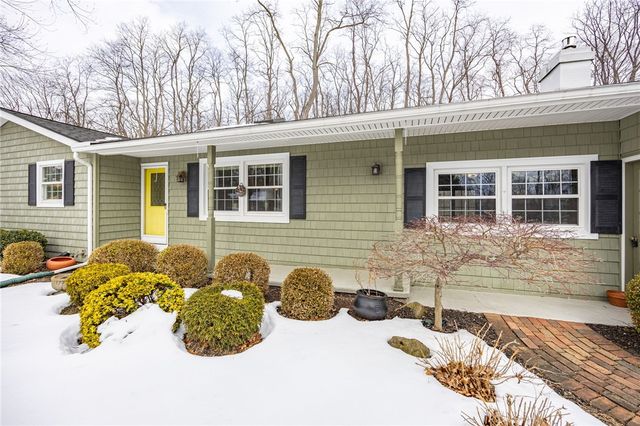 212 Creekwood Drive, Greece, NY 14626