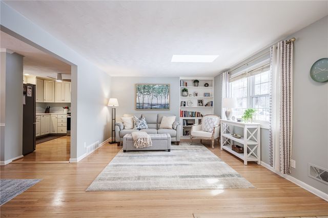 212 Creekwood Drive, Greece, NY 14626