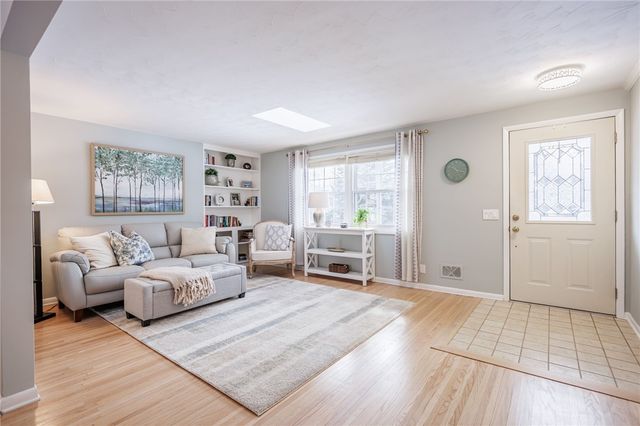 212 Creekwood Drive, Greece, NY 14626