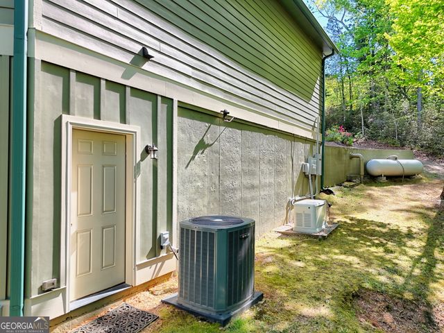 421 Hickory Nut Mtn, Tallulah Falls, GA 30573
