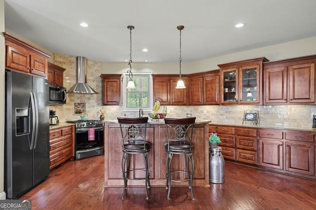 421 Hickory Nut Mtn, Tallulah Falls, GA 30573