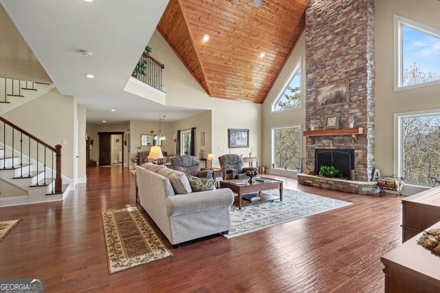 421 Hickory Nut Mtn, Tallulah Falls, GA 30573