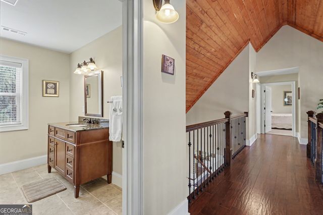 421 Hickory Nut Mtn, Tallulah Falls, GA 30573